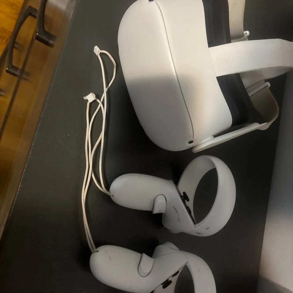 VR Headset with Controllers - White